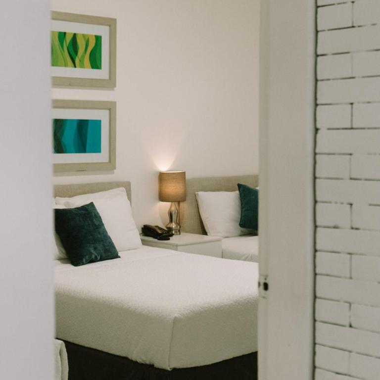 Manakin Hostal & Resto - Triple Room - 4