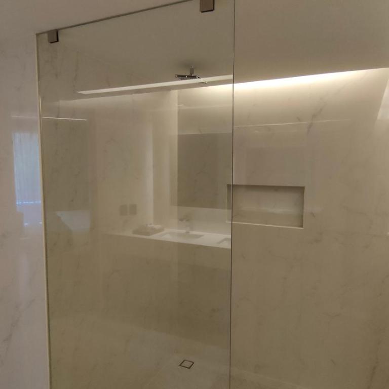 Alia Inn Boutique WTC - King Suite with Balcony - 7