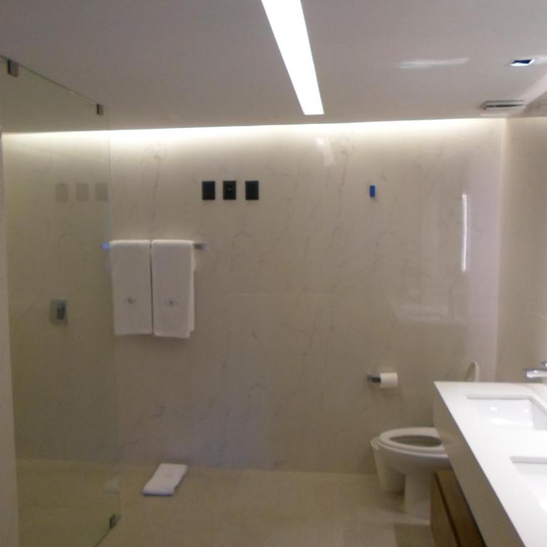 Alia Inn Boutique WTC - King Suite with Balcony - 1