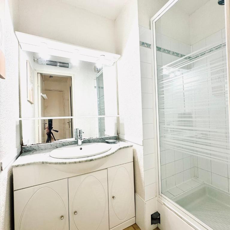 15 min à pieds de la mer- piscine privée- place de parking privée - Appartement 1 Chambre - 3
