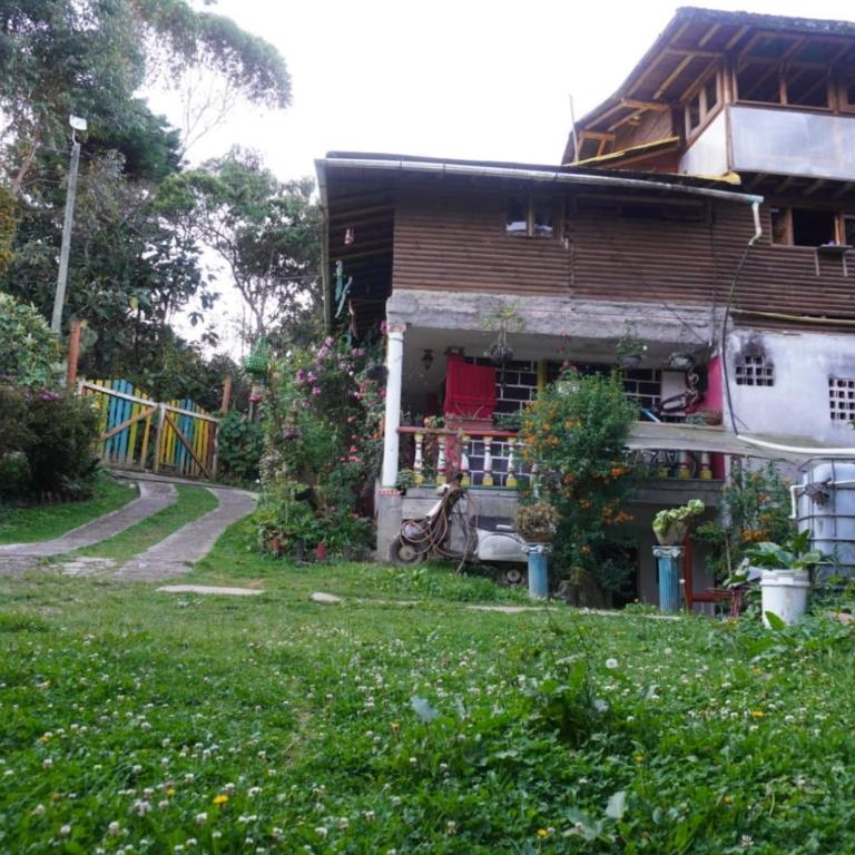 Amplia Casa Campestre en Santa Elena cerca a Medellín - Cabaña Aru - Casa - 13