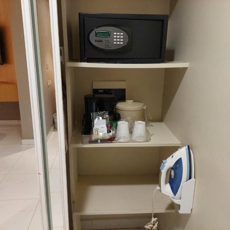 Holiday Inn Cuernavaca by IHG - Habitación Estándar con cama extragrande - Adaptada para personas de movilidad reducida - 3