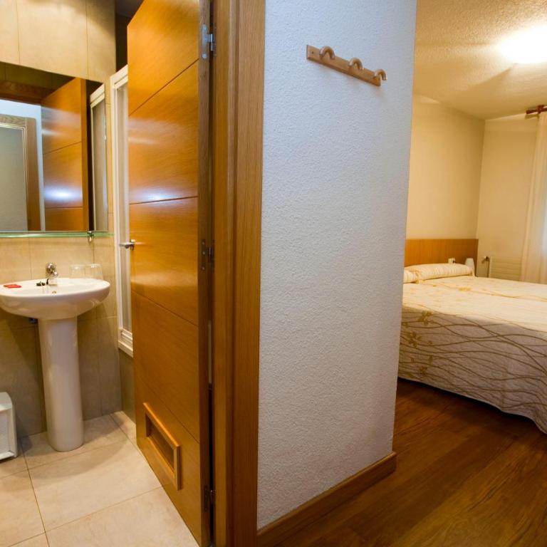 Hostal Abodi - Habitación Doble - 1 o 2 camas - 1