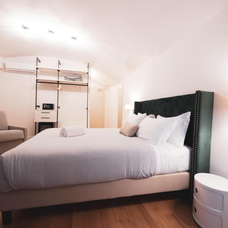 Carlo Felice Boutique Hotel - Camera Tripla Deluxe - 2