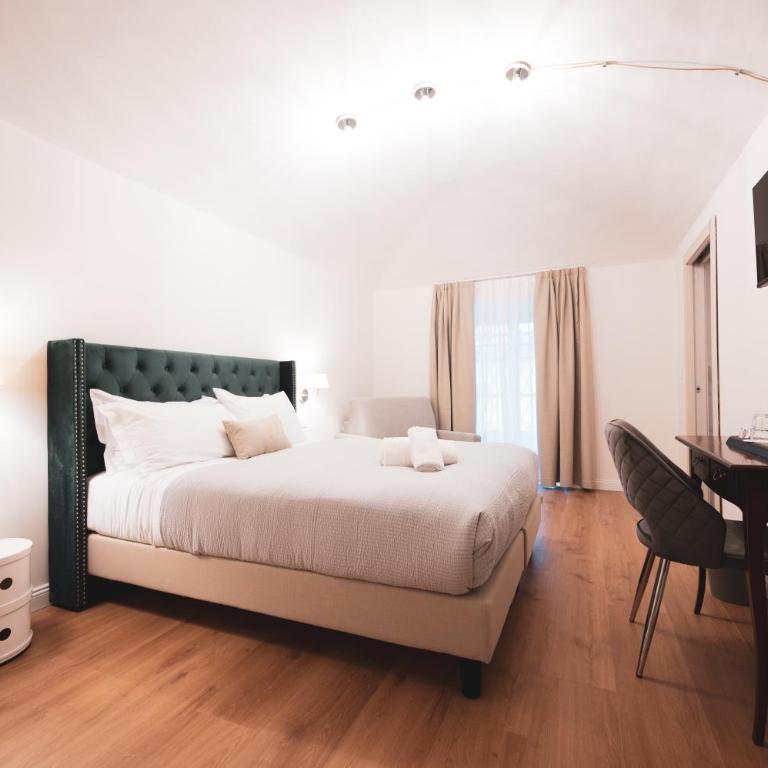 Carlo Felice Boutique Hotel - Camera Tripla Deluxe - 4