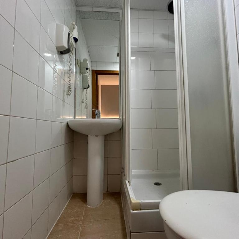 H21 Rooms - Habitación Cuádruple con baño privado - 2