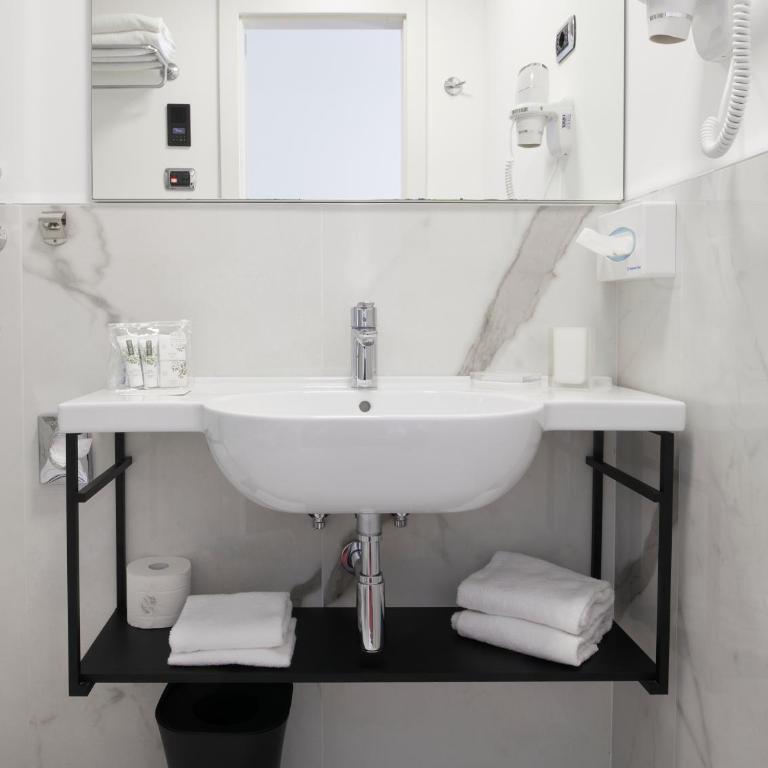 Termini Beach Hotel & Suites - Camera Tripla Comfort - 1