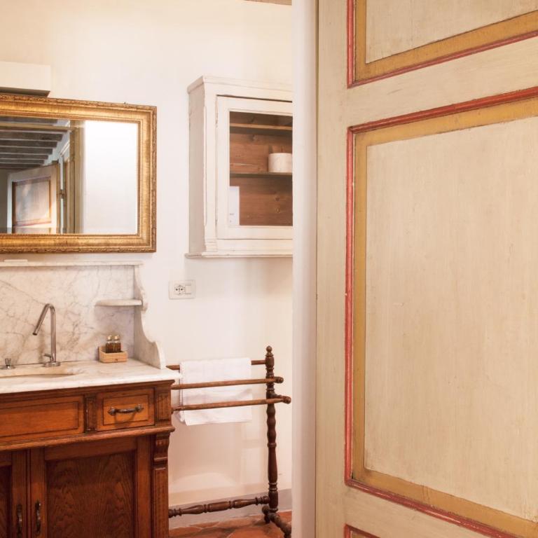 Time Machine - Two-Bedroom Deluxe Apartment - 13