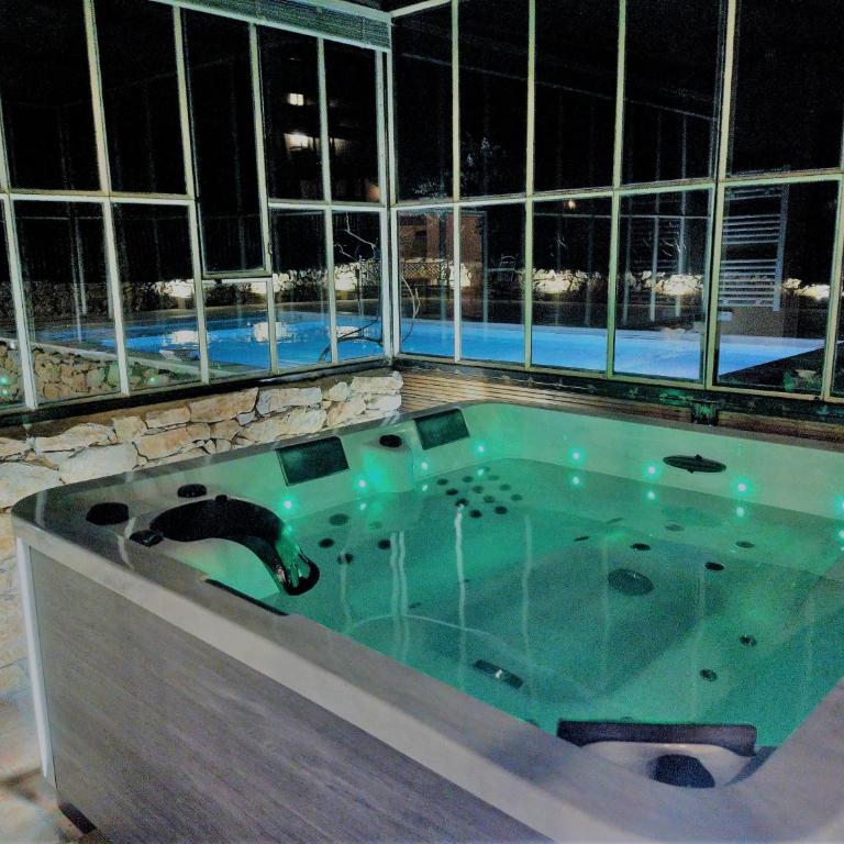 Les Pieds Tanqués - Chambres d'hôtes - Calanque à pieds - Chambre Double avec Baignoire Spa - 4