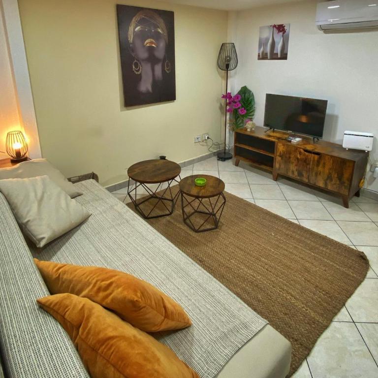 NiceHouse - Two-Bedroom House - 3