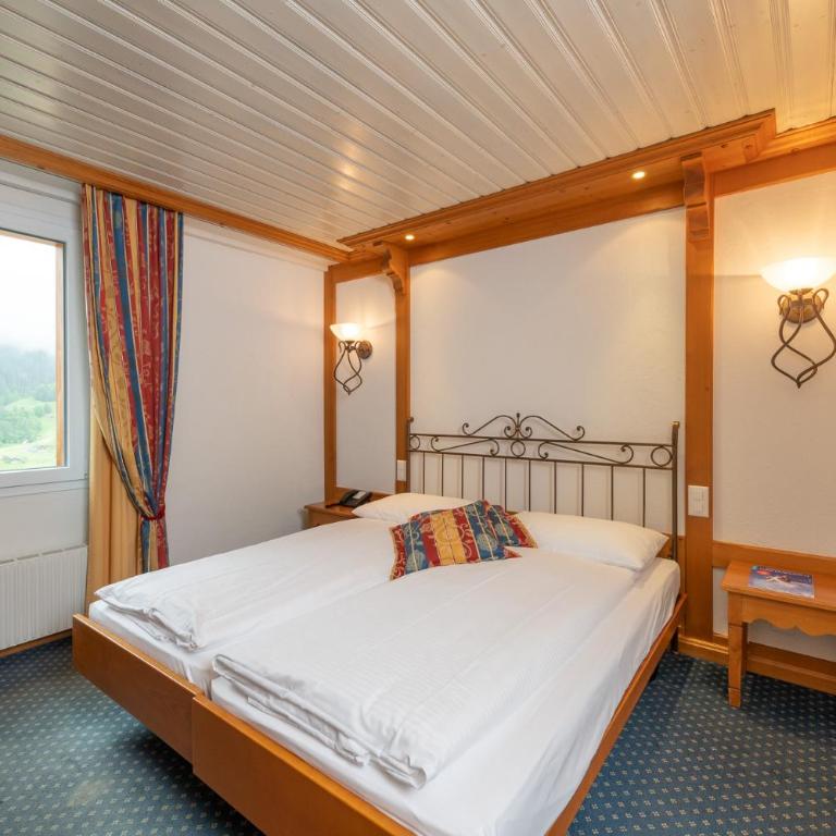 Derby Swiss Quality Hotel - Doppelzimmer Comfort Basic mit Sitzecke, ohne Balkon - 4