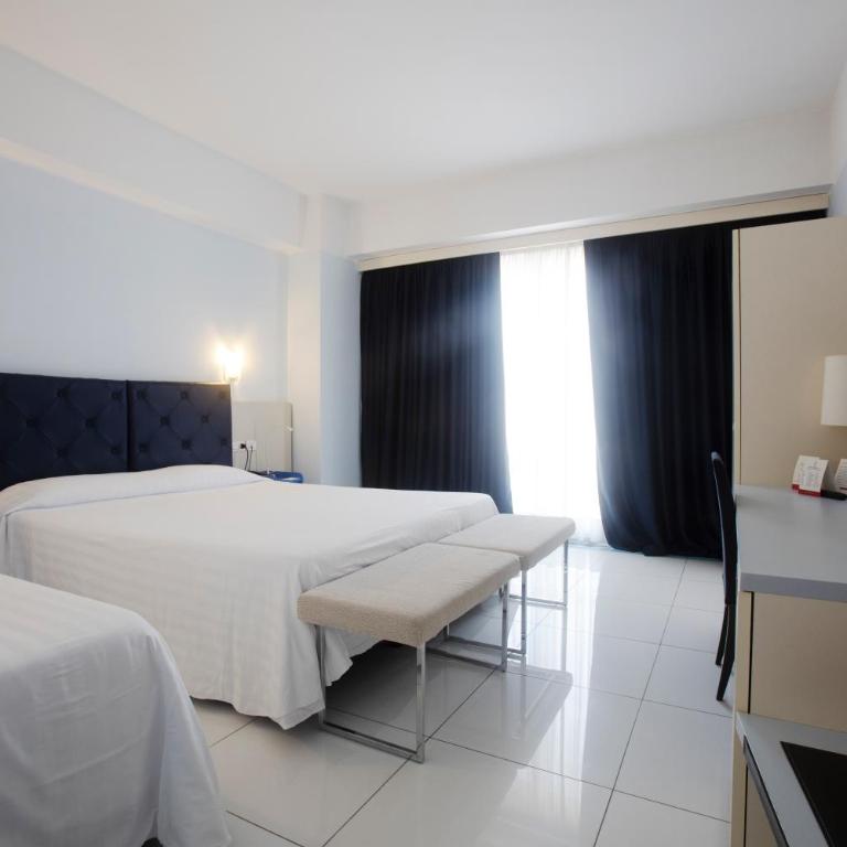 Grand Hotel Salerno - Camera Quadrupla Superior - 2