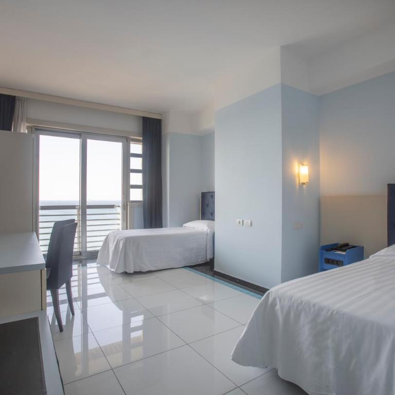 Grand Hotel Salerno - Camera Standard Doppia con Letti Singoli - 1