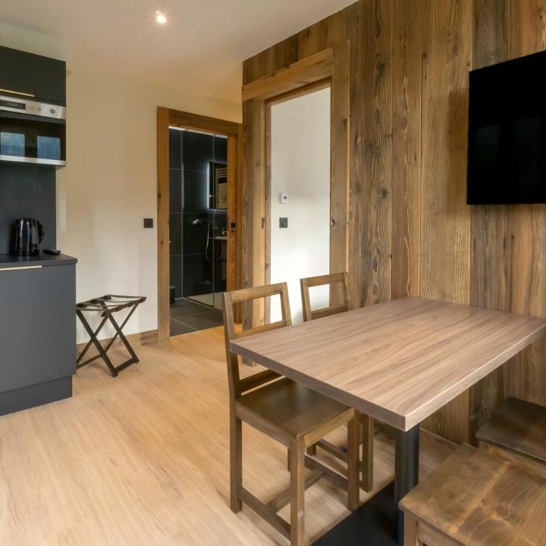 Hostellerie du Petit Saint Bernard - Chambre Familiale avec Cuisine - 3