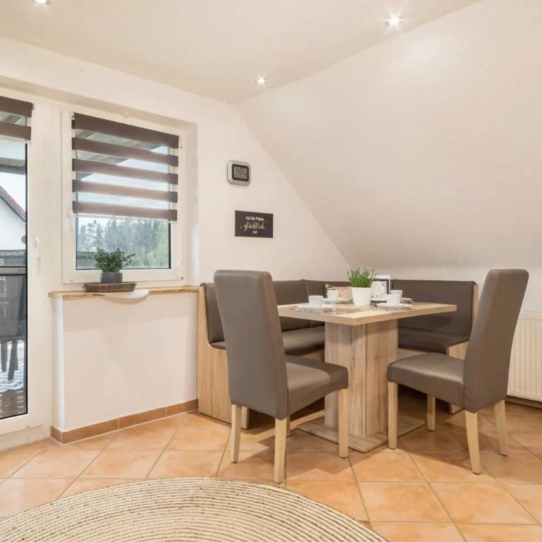 Ferienwohnungen Tanja Schoch - Two-Bedroom Apartment with Balcony and Terrace - 7