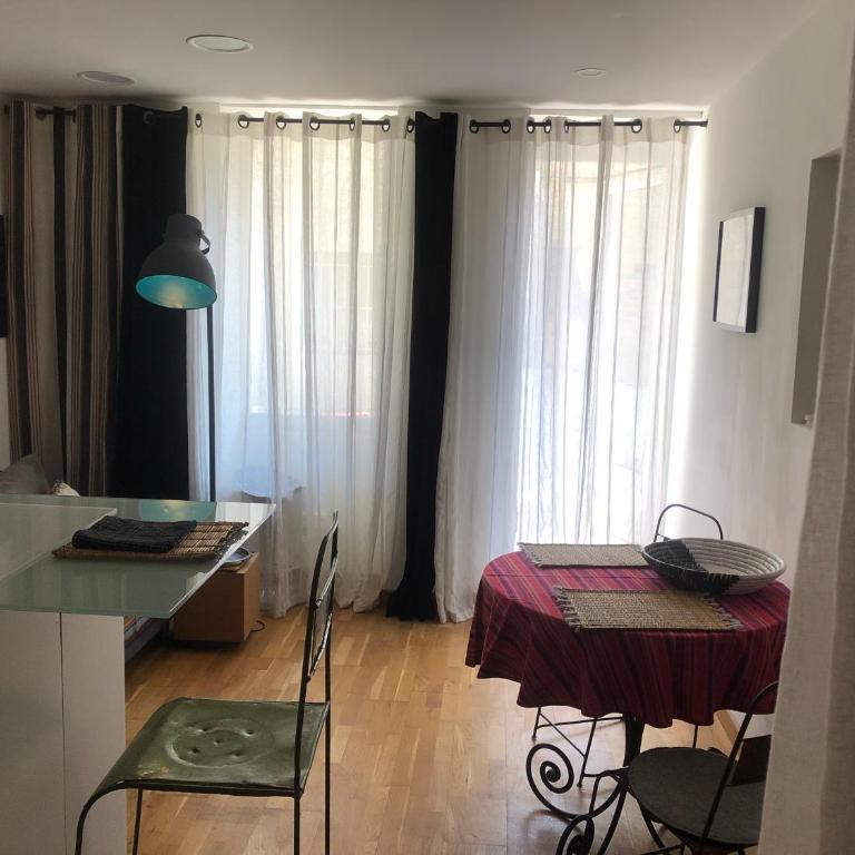 Studio Spacieux Cœur Historique - Appartement 1 Chambre - 9