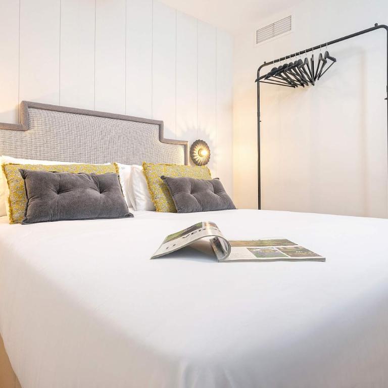 Genteel Home Recogidas - Three-Bedroom Apartment - 2