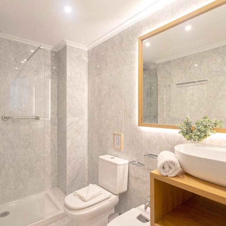 Genteel Home Recogidas - Three-Bedroom Apartment - 8