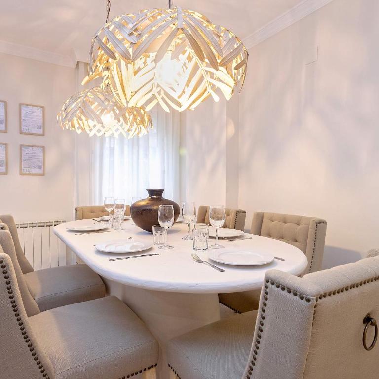 Genteel Home Recogidas - Three-Bedroom Apartment - 13