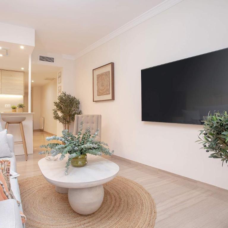 Genteel Home Recogidas - Three-Bedroom Apartment - 17