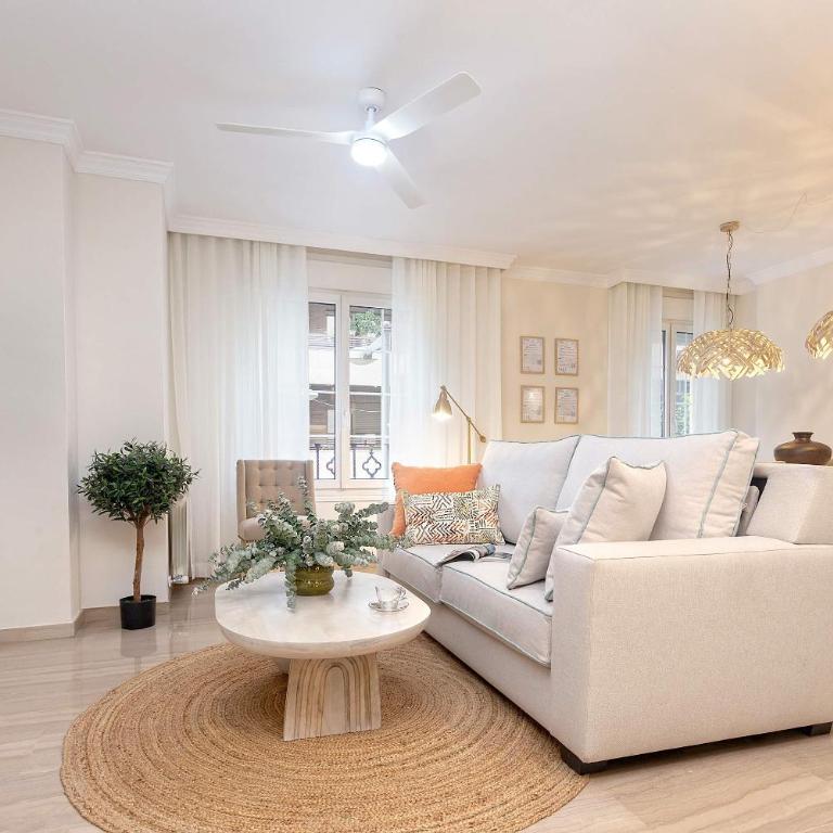 Genteel Home Recogidas - Three-Bedroom Apartment - 19