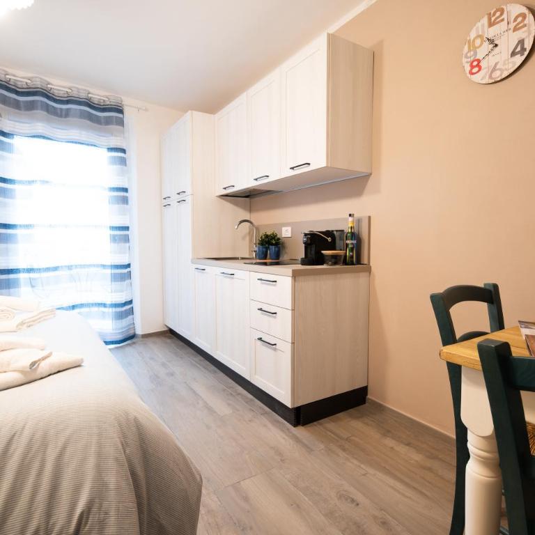 Borgonovo 33 - Monolocale con Balcone - 10