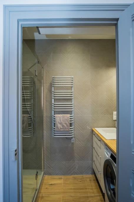 Magnifique appartement 3 étoiles, 2 salles de bain, 2 chambres à coucher, plage, hyper centre, entièrement rénové - Two-Bedroom Superior Apartment - 83