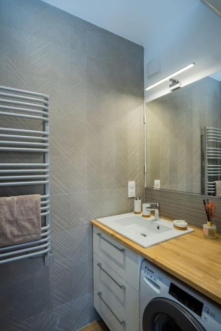 Magnifique appartement 3 étoiles, 2 salles de bain, 2 chambres à coucher, plage, hyper centre, entièrement rénové - Two-Bedroom Superior Apartment - 79