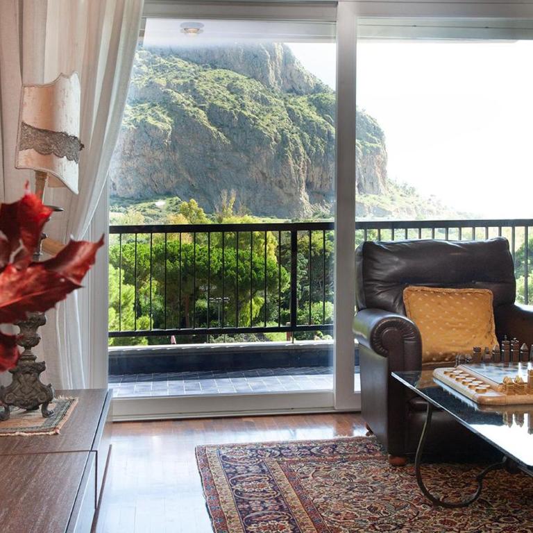 Casa Adele - Three-Bedroom Apartment with Park View - 8