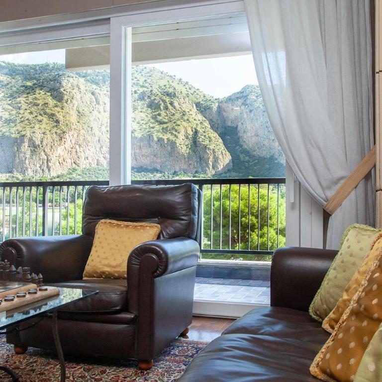 Casa Adele - Three-Bedroom Apartment with Park View - 4