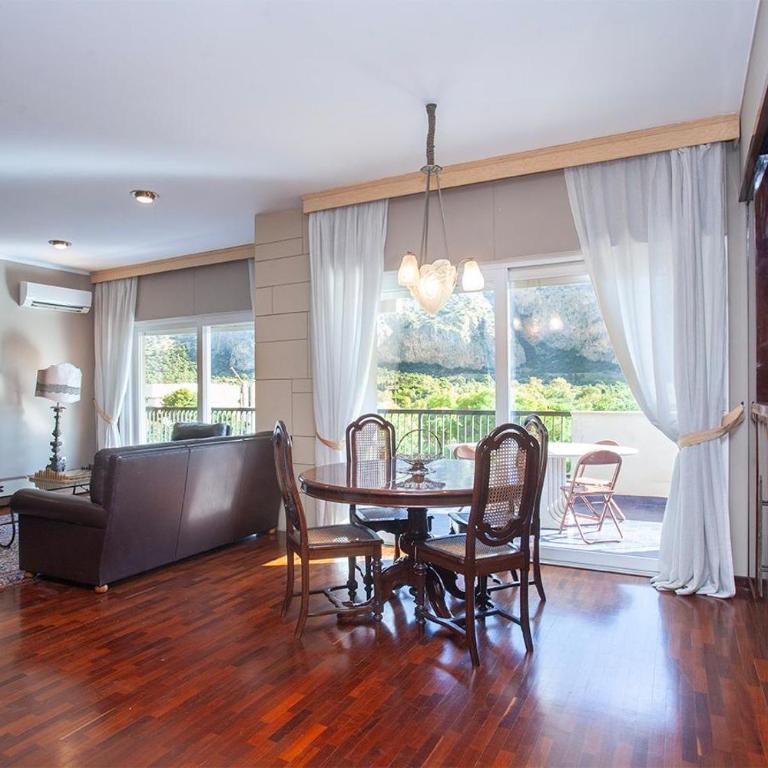 Casa Adele - Three-Bedroom Apartment with Park View - 9