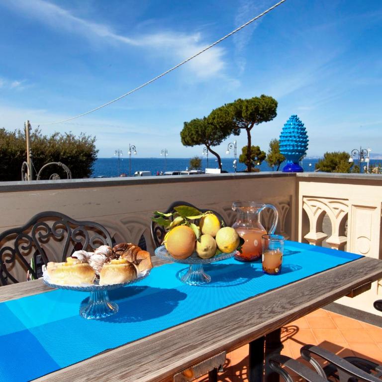 Terrace by the sea - Entire property with terrace - Two-Bedroom Apartment with Terrace and Sea View - 7