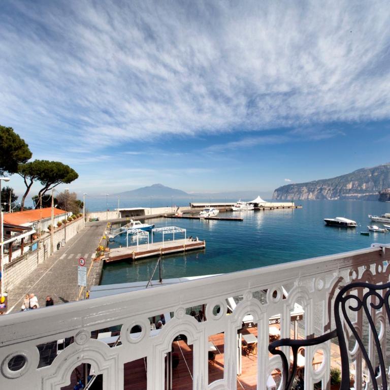Terrace by the sea - Entire property with terrace - Two-Bedroom Apartment with Terrace and Sea View - 10