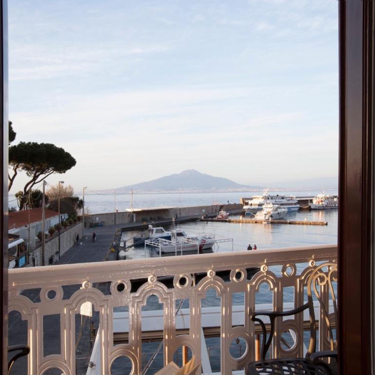 Terrace by the sea - Entire property with terrace - Two-Bedroom Apartment with Terrace and Sea View - 11