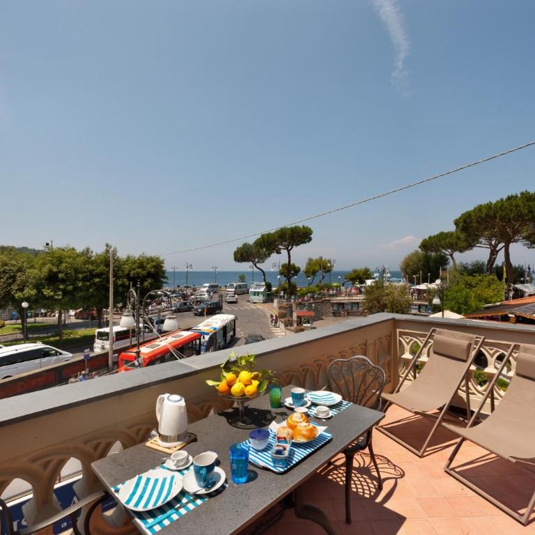 Terrace by the sea - Entire property with terrace - Two-Bedroom Apartment with Terrace and Sea View - 22