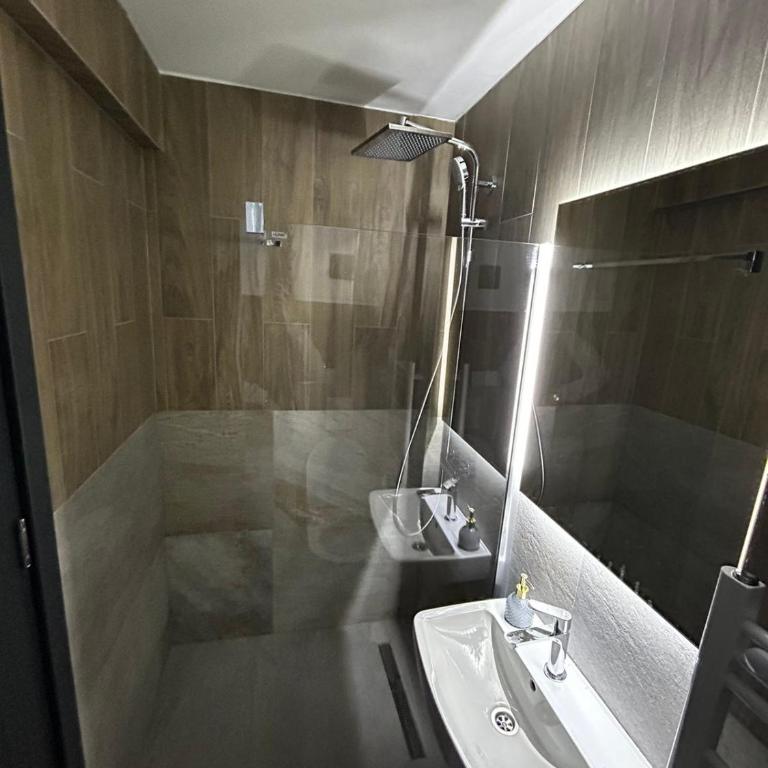 La Familia - One-Bedroom Apartment - 19