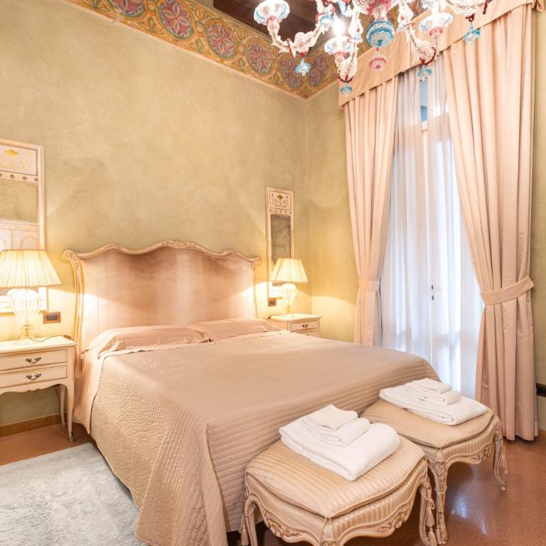 Corte Farina Suites - Deluxe Double Room with Shower - 1
