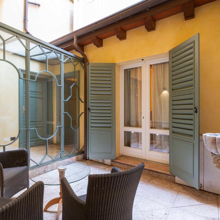 Corte Farina Suites - Deluxe Double Room with Shower - 1