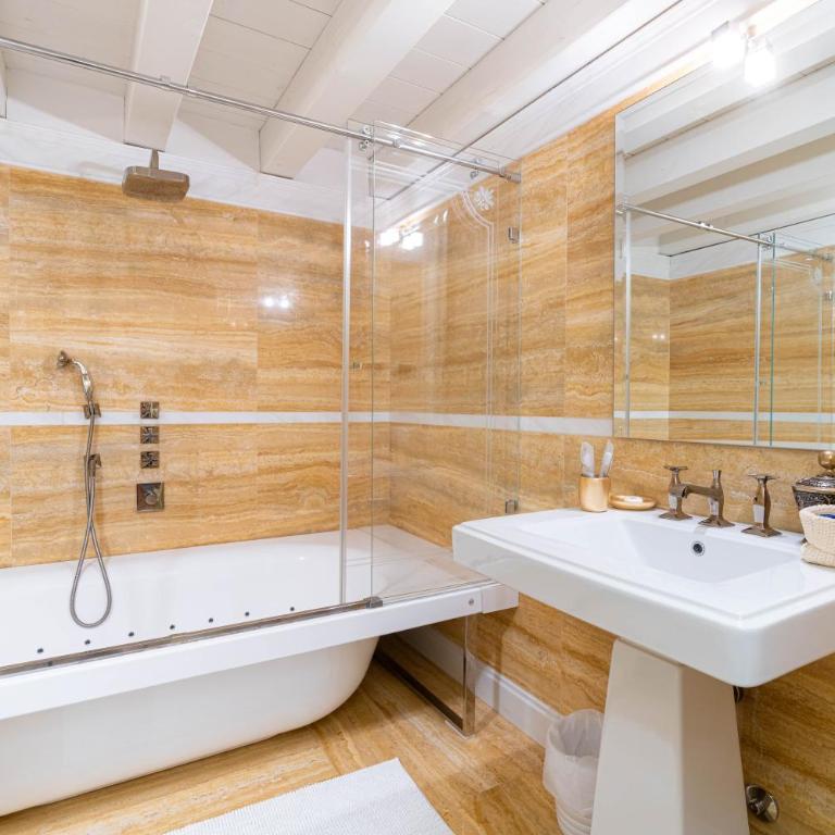 Corte Farina Suites - King Room with Spa Bath - 5