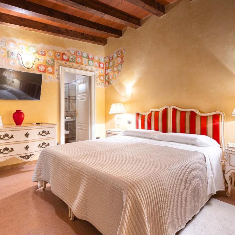 Corte Farina Suites - Deluxe Double Room with Shower - 5