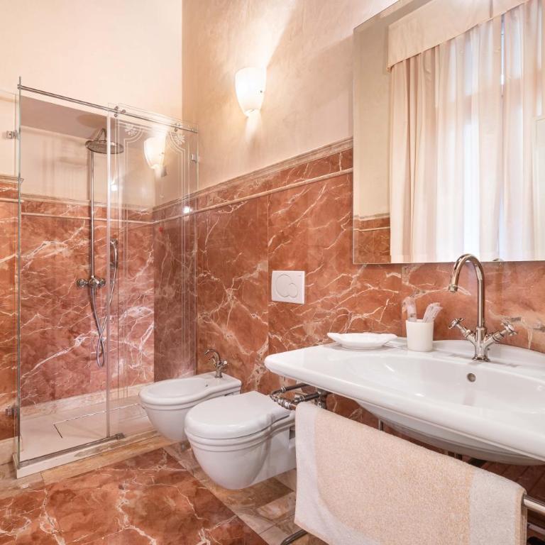 Corte Farina Suites - Deluxe Double Room with Shower - 7