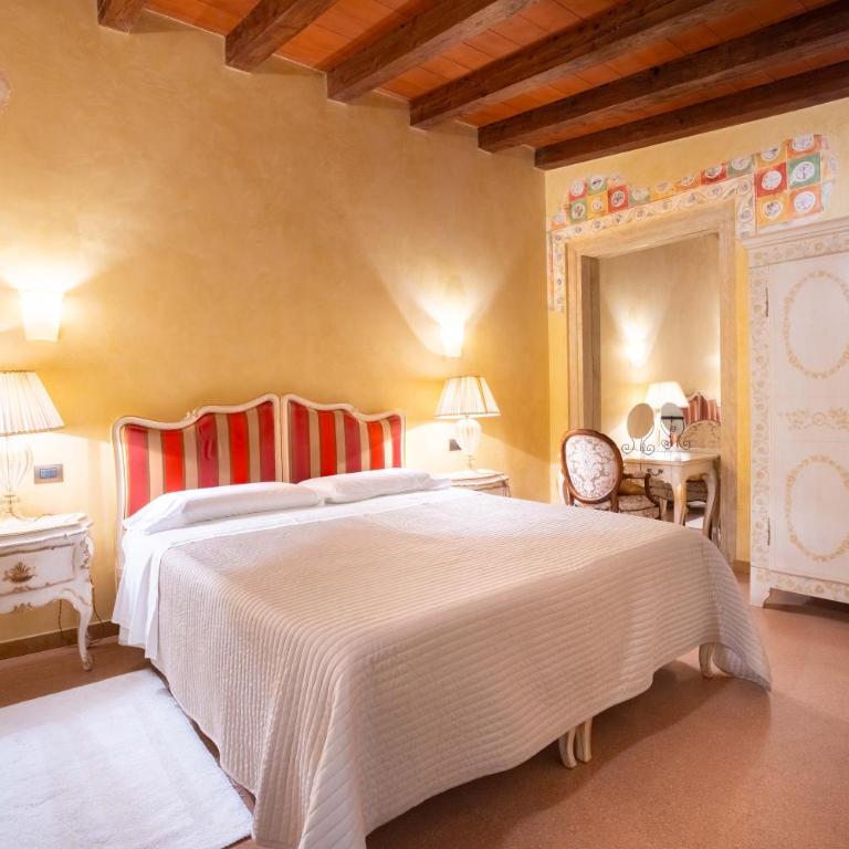 Corte Farina Suites - Deluxe Double Room with Shower - 10