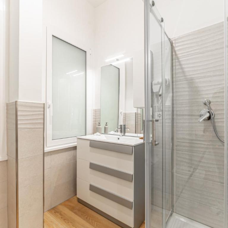 Lorena Cozy Rooms - Ospedale Gemelli - WiFi - Camera Matrimoniale Standard con Bagno in Comune - 7