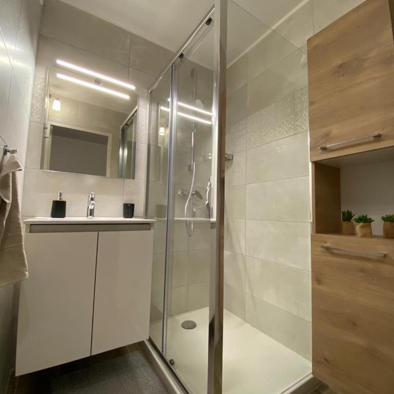 Proche Centre SANARY Studio climatisé 4 personnes - Studio with Terrace - 3