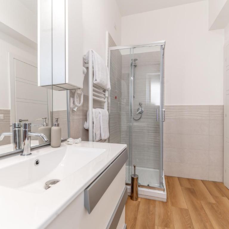 Lorena Cozy Rooms - Ospedale Gemelli - WiFi - Camera Matrimoniale con Bagno Privato - 7