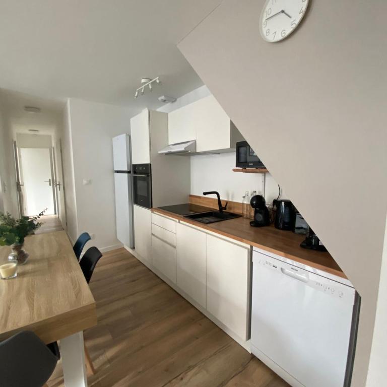 Les Pics du Courtat - Three-Bedroom Apartment - 10