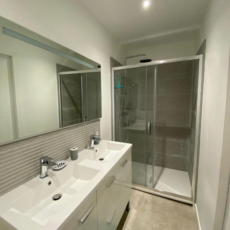 Les Pics du Courtat - Three-Bedroom Apartment - 16