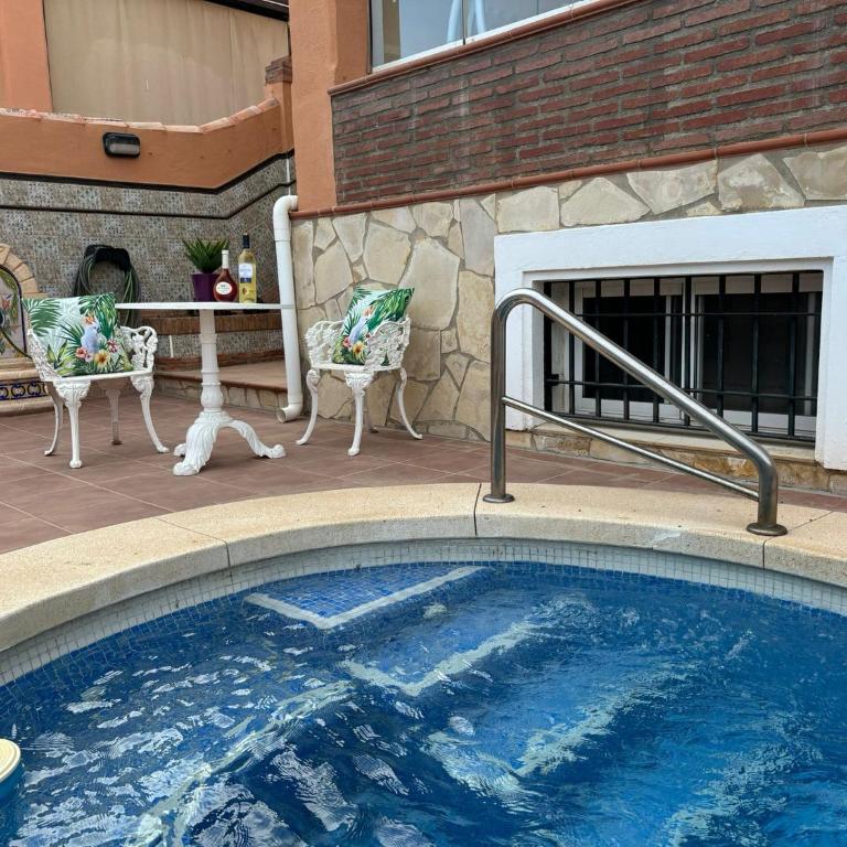 Chalet con piscina privada en primera línea de playa - Villa - 30