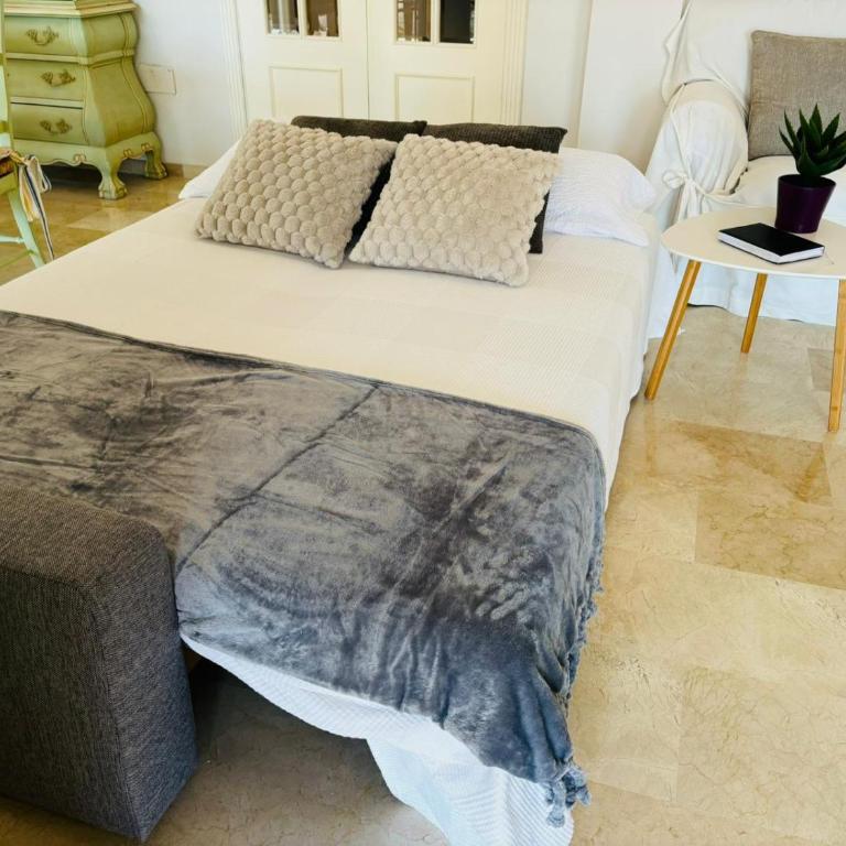Chalet con piscina privada en primera línea de playa - Villa - 27