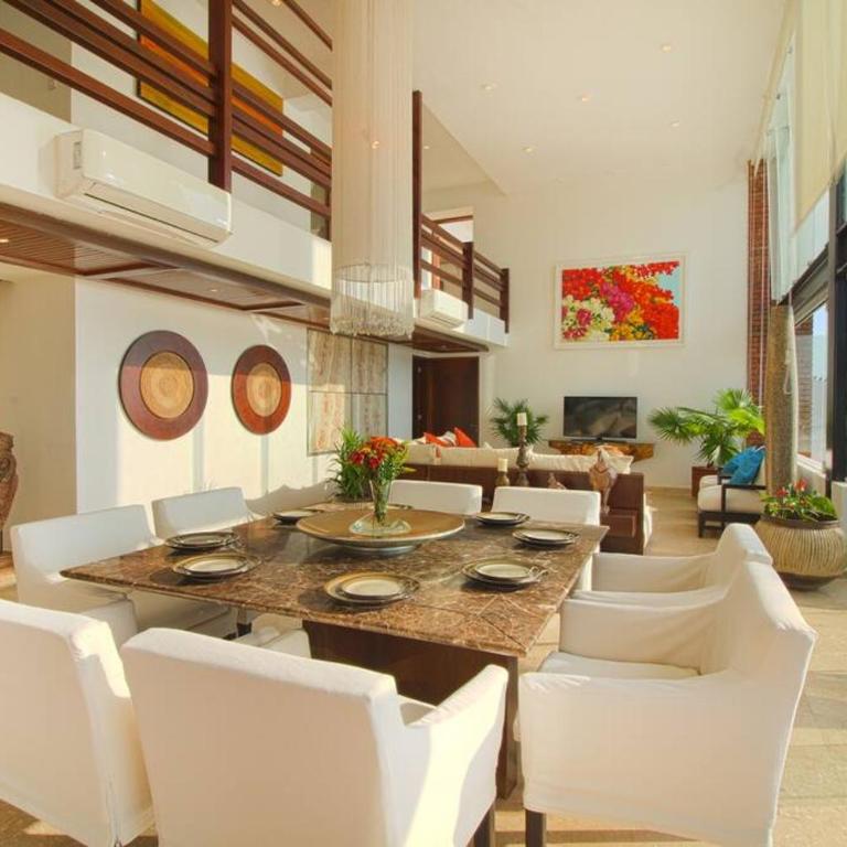 Two-Story Beachfront Oasis - Three-Bedroom Apartment - 9
